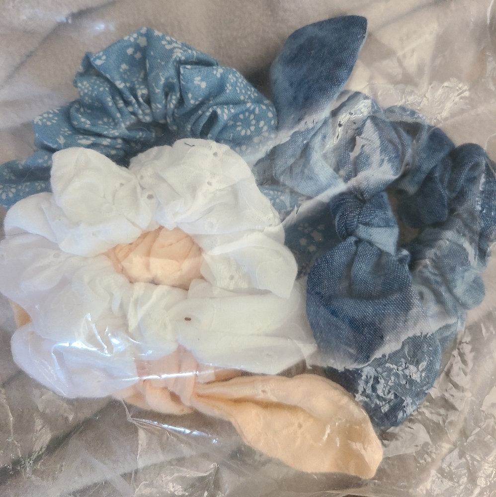 Pack of never worn fashion scrunchies